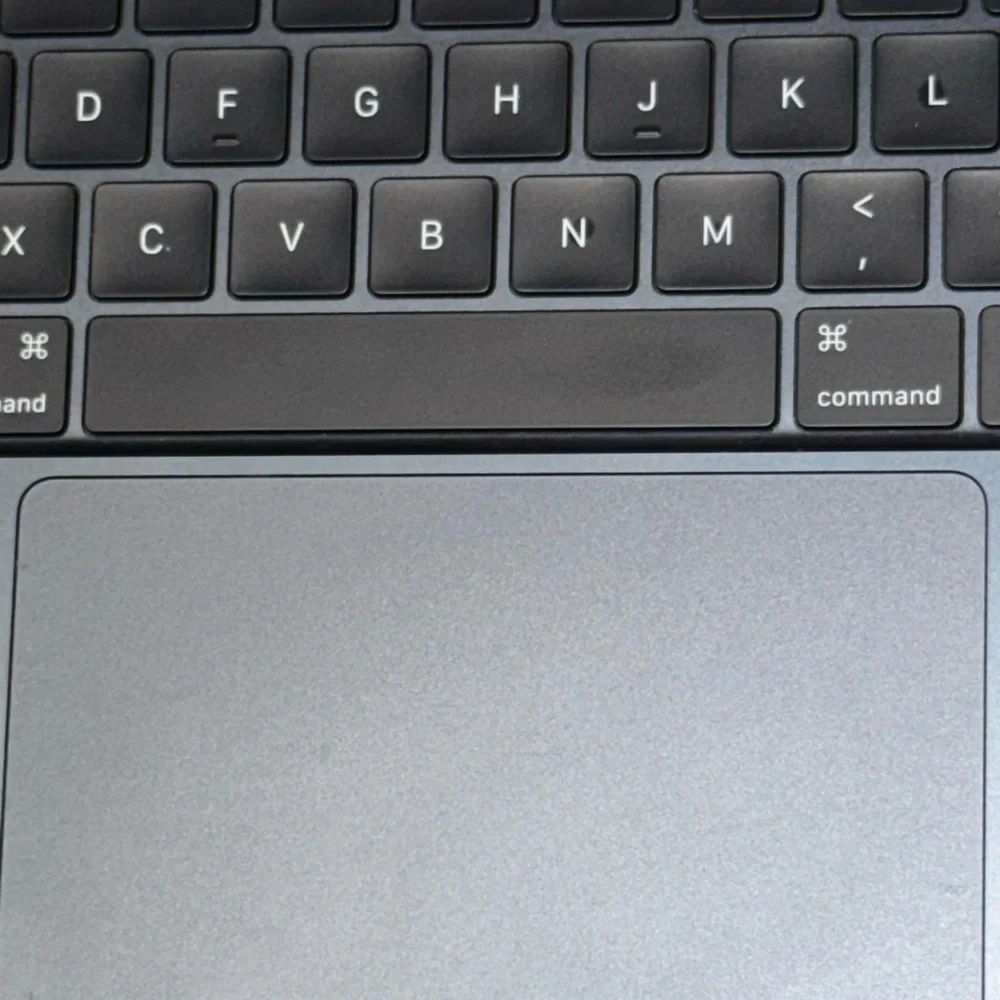 Apple MacBook 2022 M2 chip